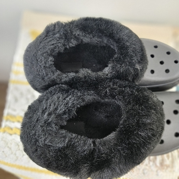 Crocs Furever Black Crush Classic Faux Fur Clog Mules Shoes M8 W10 - Picture 6 of 12
